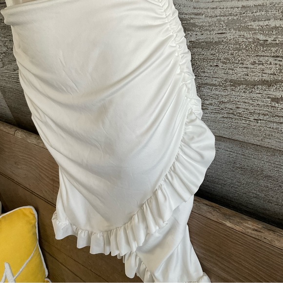 White skirt and crop top halter set size medium - Picture 5 of 6